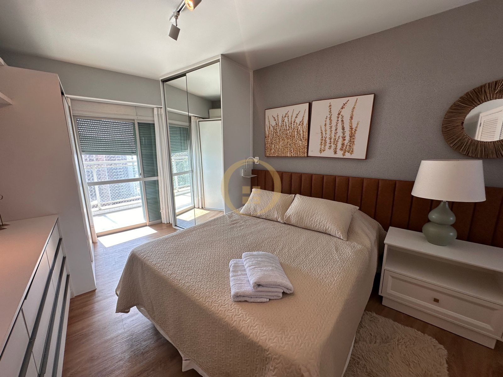 Apartamento Frente ao Mar nas Pitangueiras, Guarujá - SP