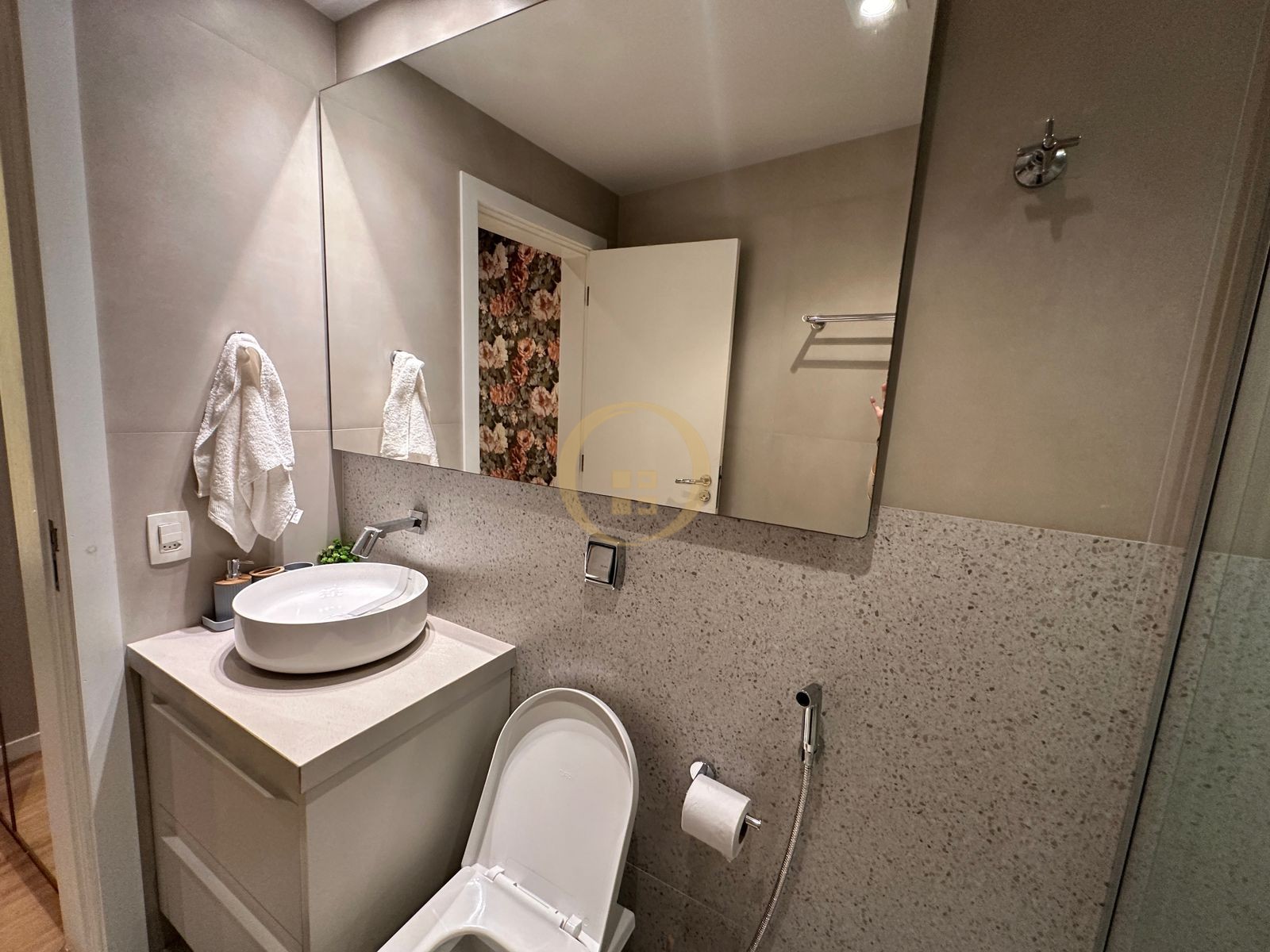 Apartamento Frente ao Mar nas Pitangueiras, Guarujá - SP
