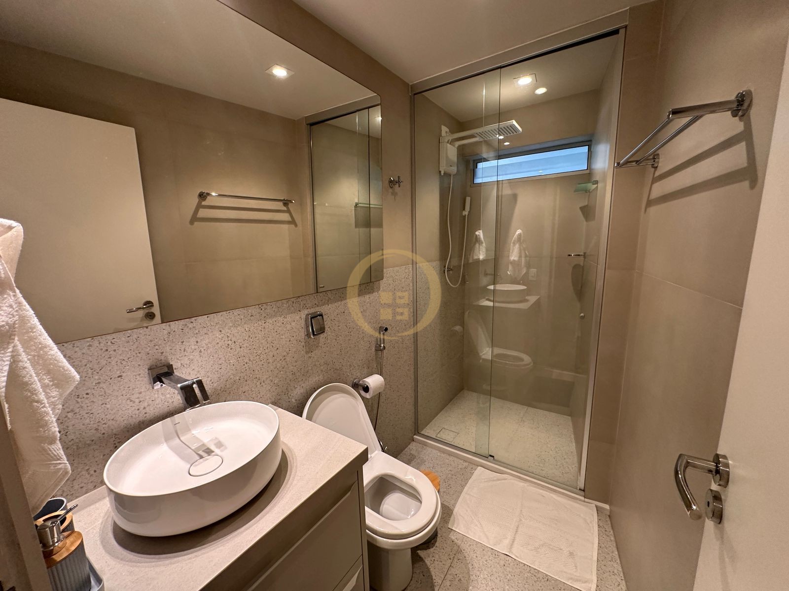 Apartamento Frente ao Mar nas Pitangueiras, Guarujá - SP