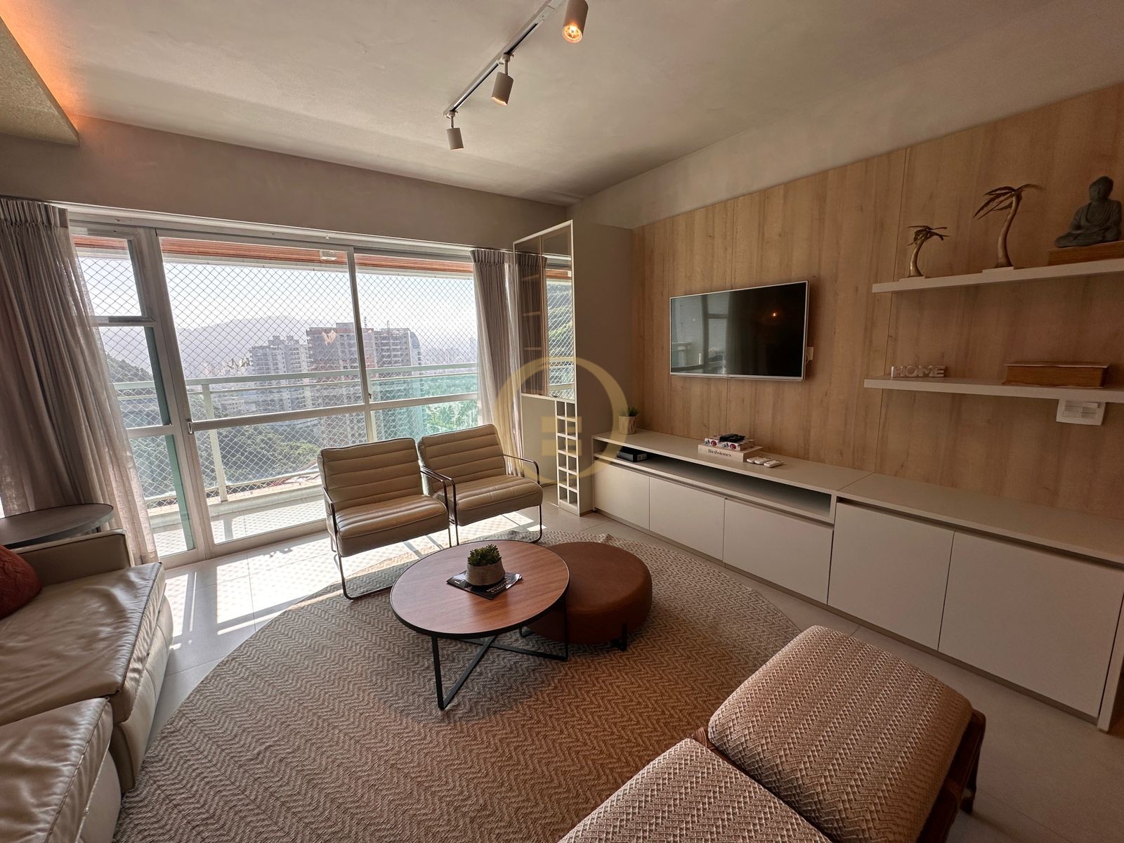Apartamento Frente ao Mar nas Pitangueiras, Guarujá - SP