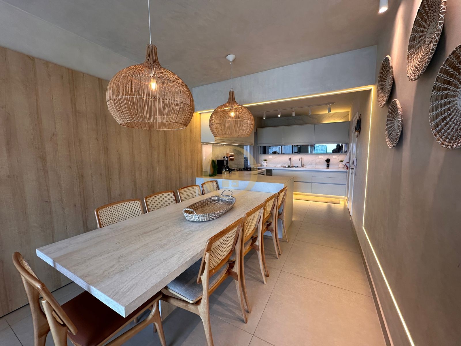Apartamento Frente ao Mar nas Pitangueiras, Guarujá - SP