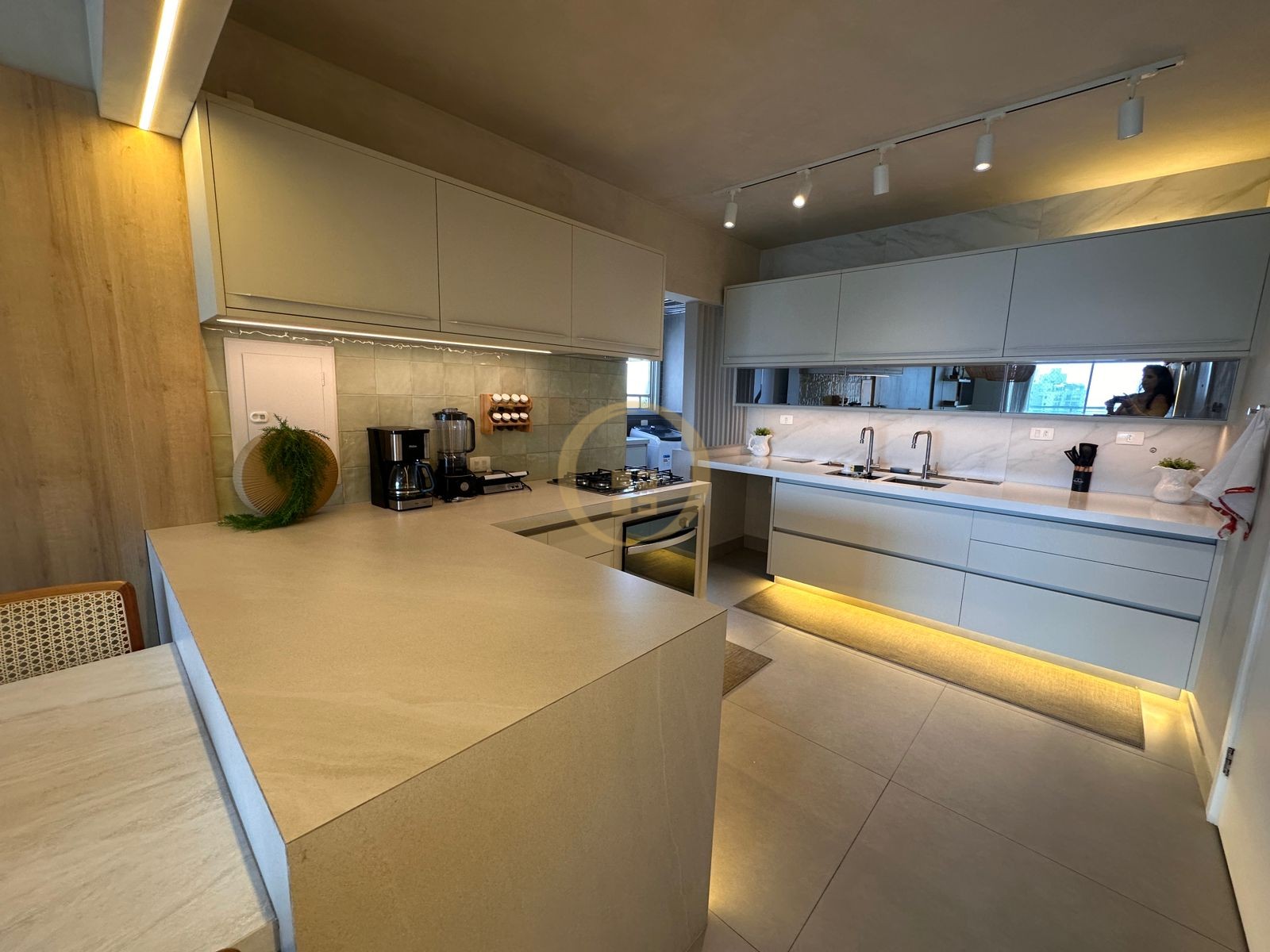 Apartamento Frente ao Mar nas Pitangueiras, Guarujá - SP
