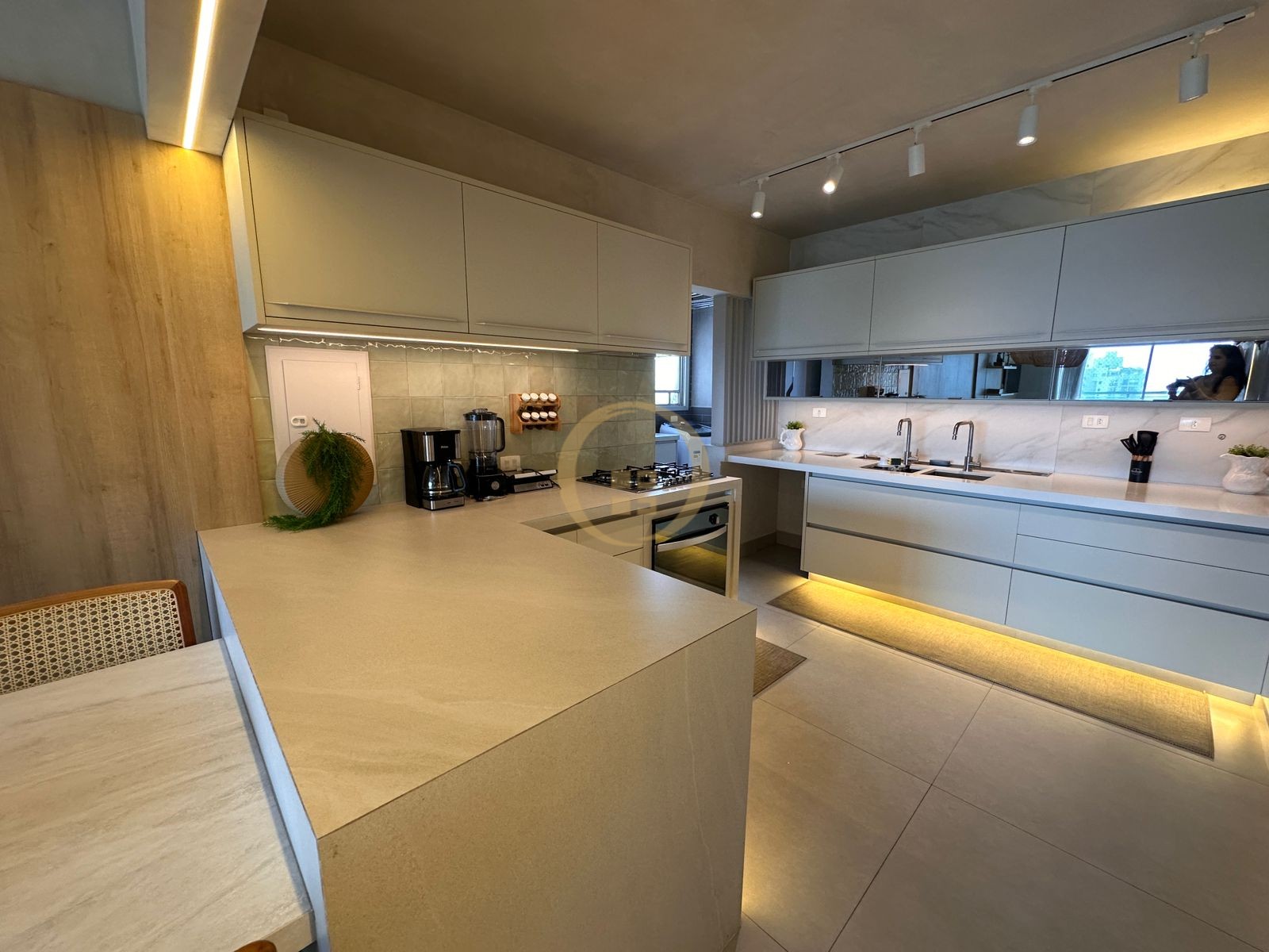 Apartamento Frente ao Mar nas Pitangueiras, Guarujá - SP