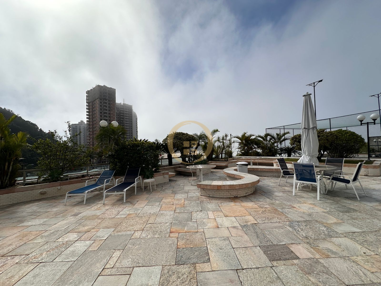Apartamento Frente ao Mar nas Pitangueiras, Guarujá - SP
