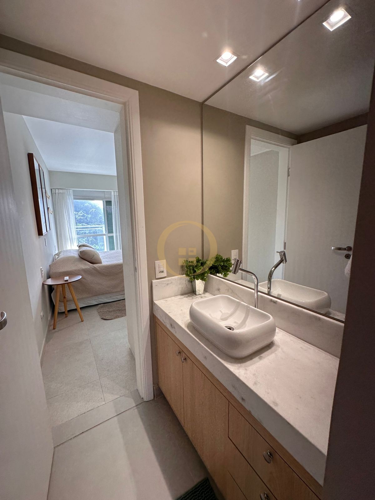Apartamento Frente ao Mar nas Pitangueiras, Guarujá - SP