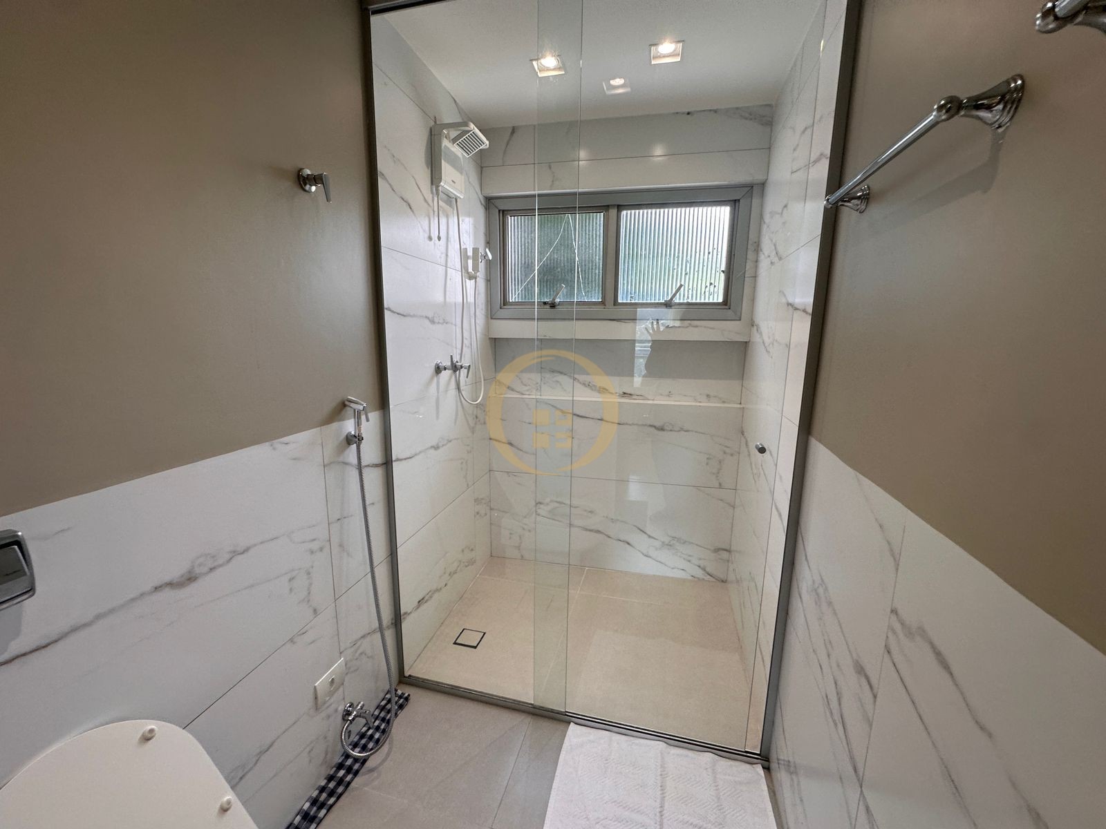 Apartamento Frente ao Mar nas Pitangueiras, Guarujá - SP