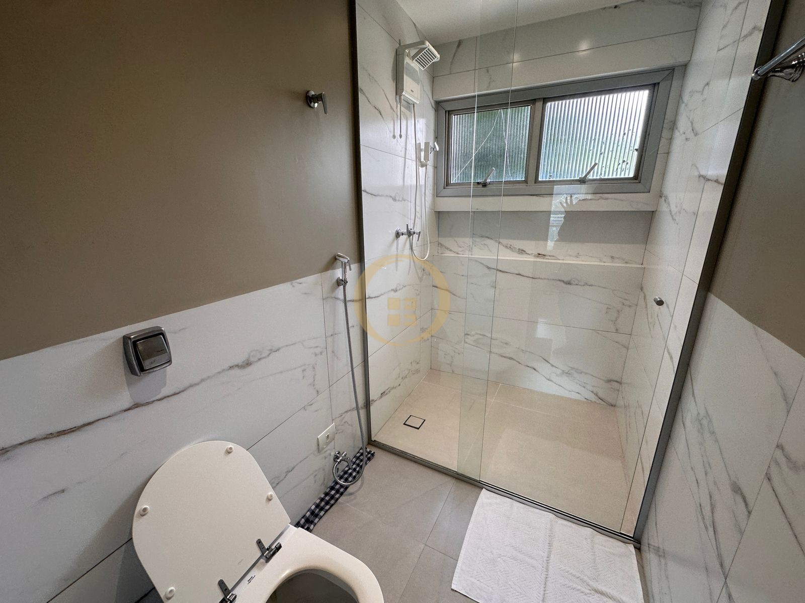Apartamento Frente ao Mar nas Pitangueiras, Guarujá - SP
