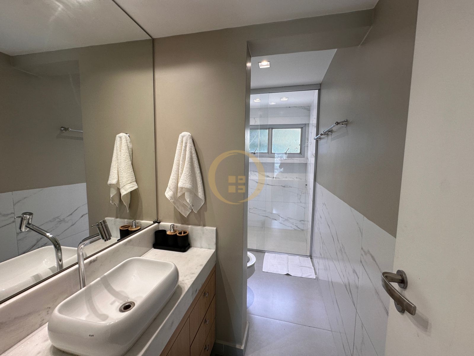 Apartamento Frente ao Mar nas Pitangueiras, Guarujá - SP