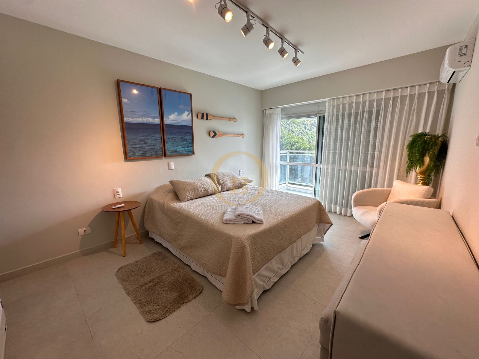 Apartamento Frente ao Mar nas Pitangueiras, Guarujá - SP