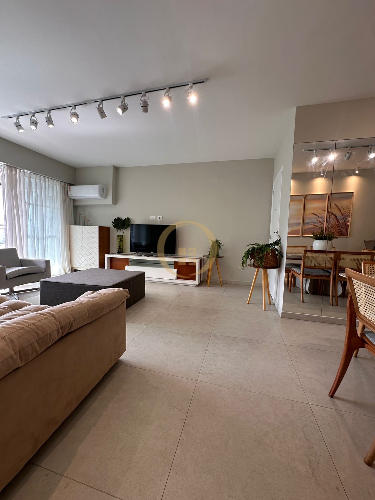 Apartamento Frente ao Mar nas Pitangueiras, Guarujá - SP