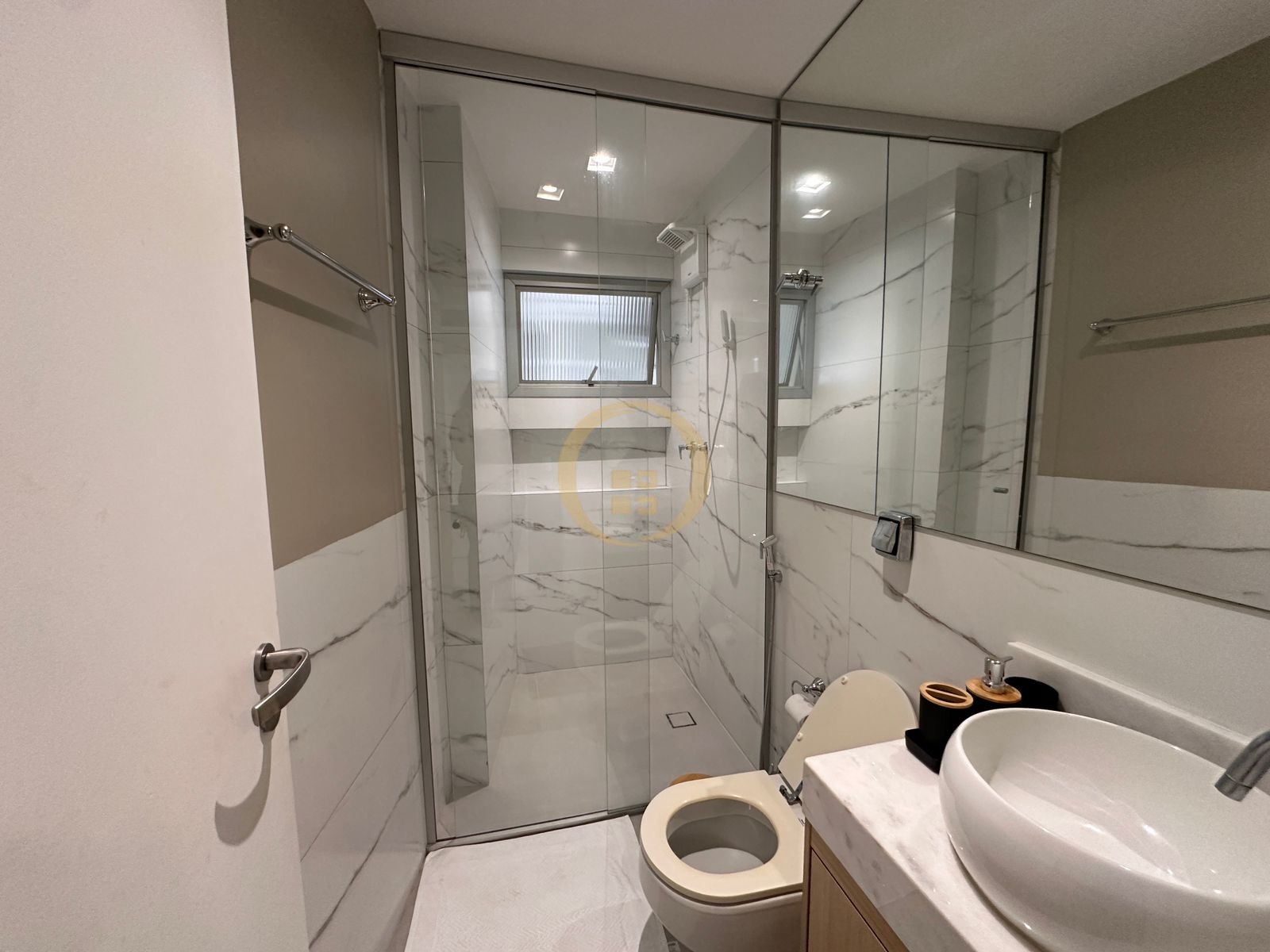 Apartamento Frente ao Mar nas Pitangueiras, Guarujá - SP