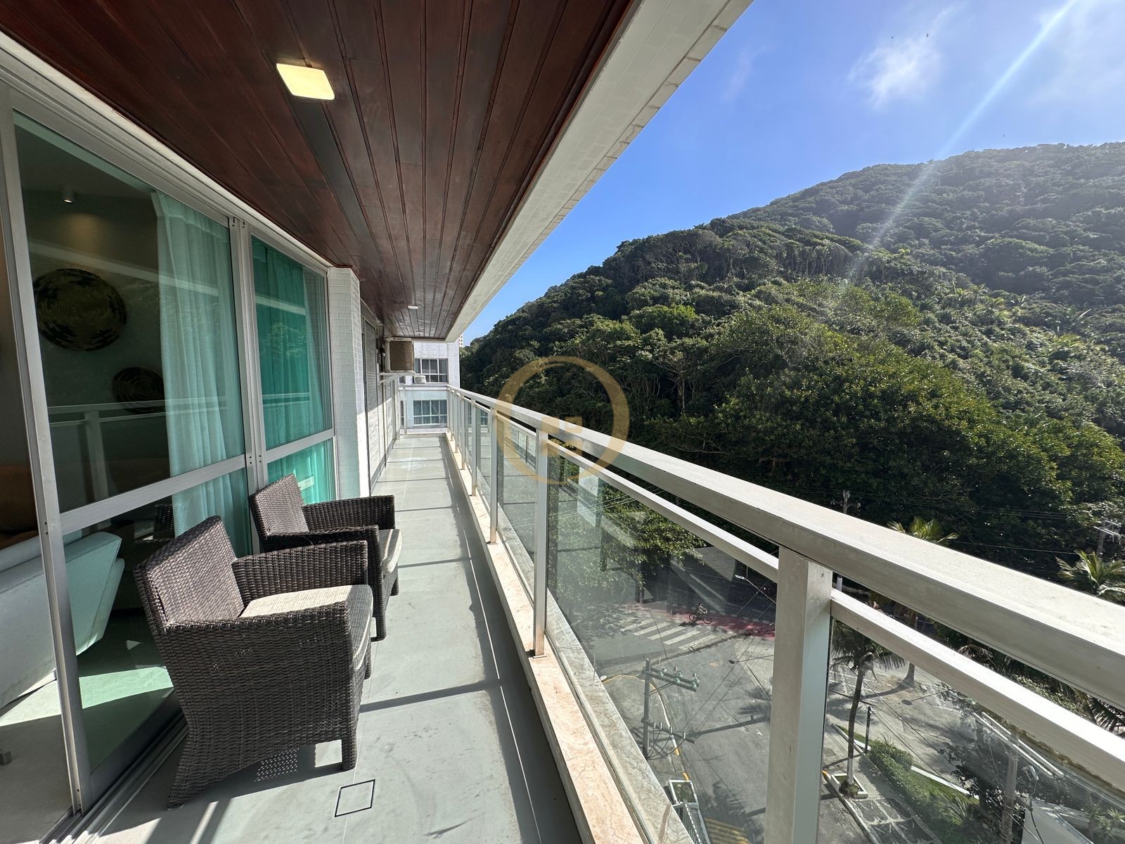 Apartamento Frente ao Mar nas Pitangueiras, Guarujá - SP