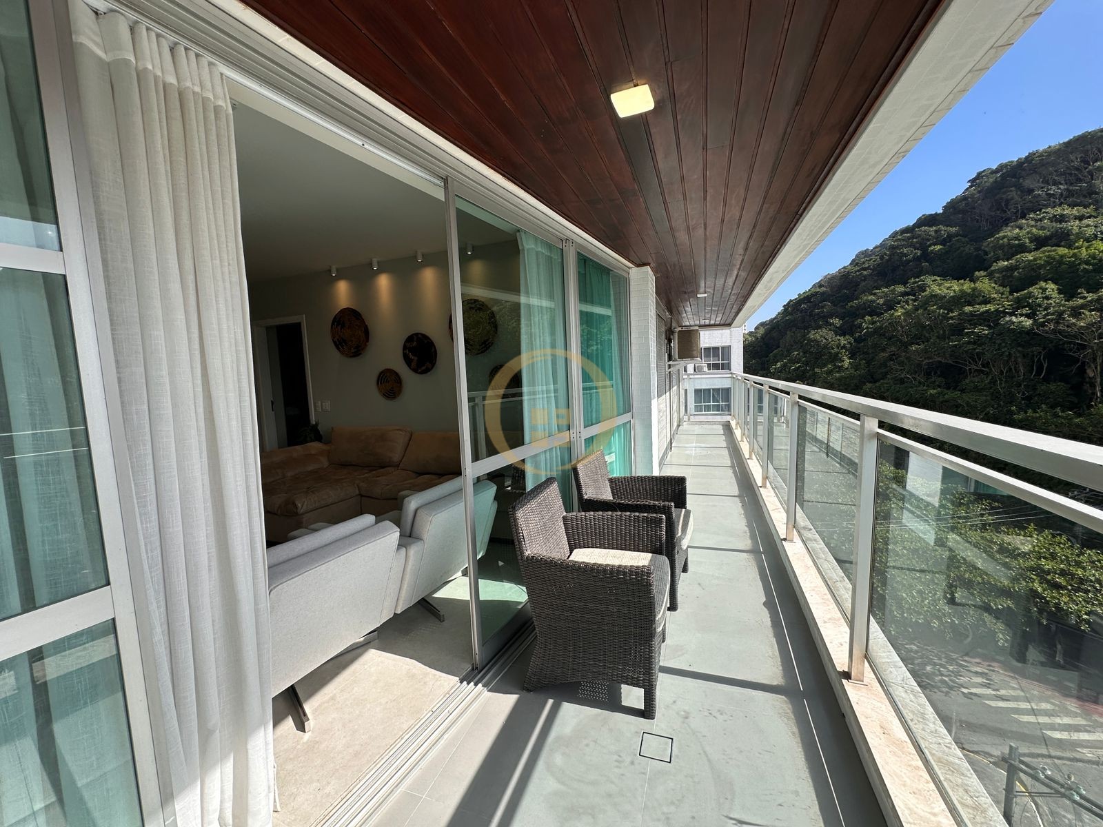 Apartamento Frente ao Mar nas Pitangueiras, Guarujá - SP