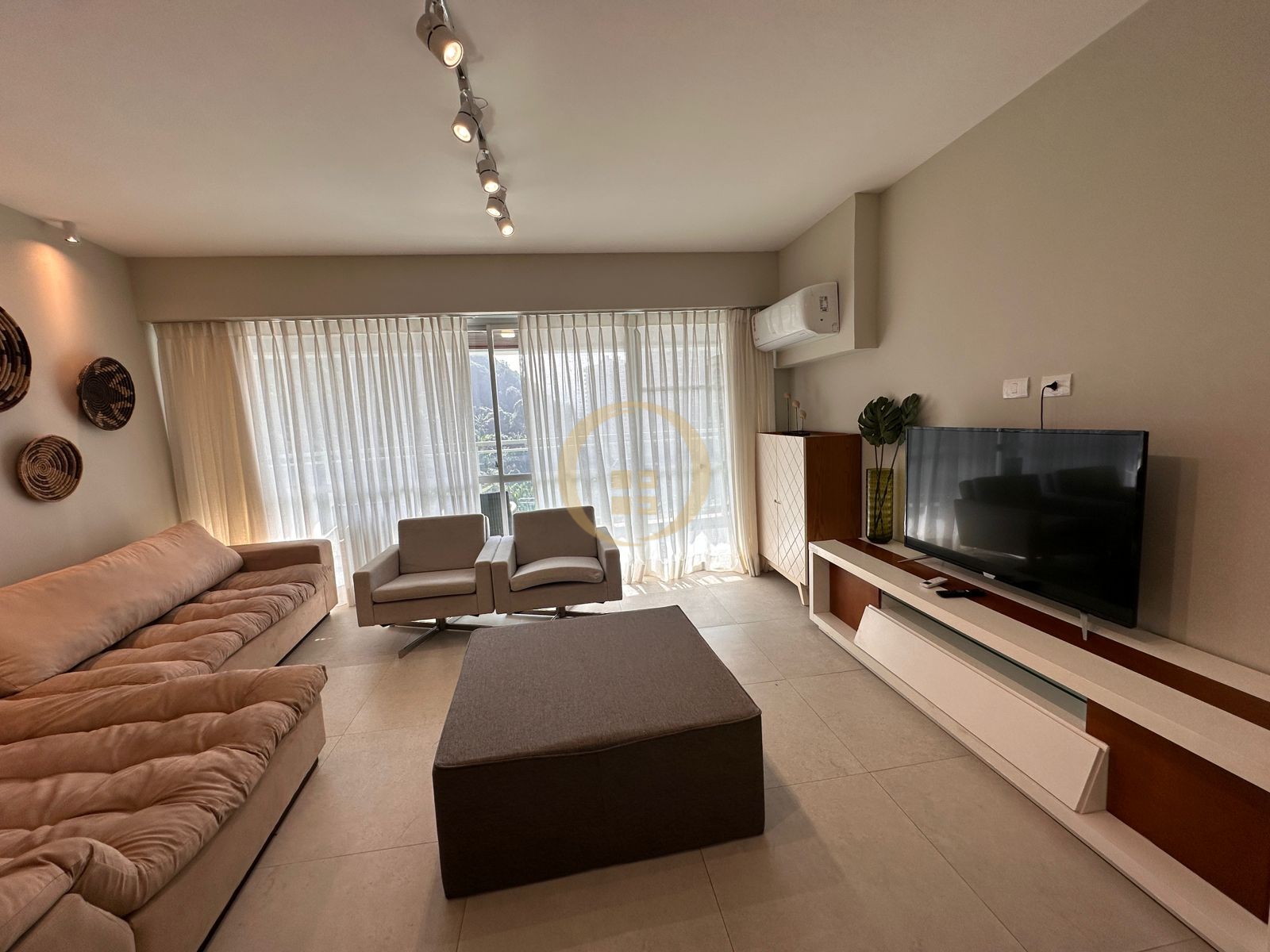 Apartamento Frente ao Mar nas Pitangueiras, Guarujá - SP