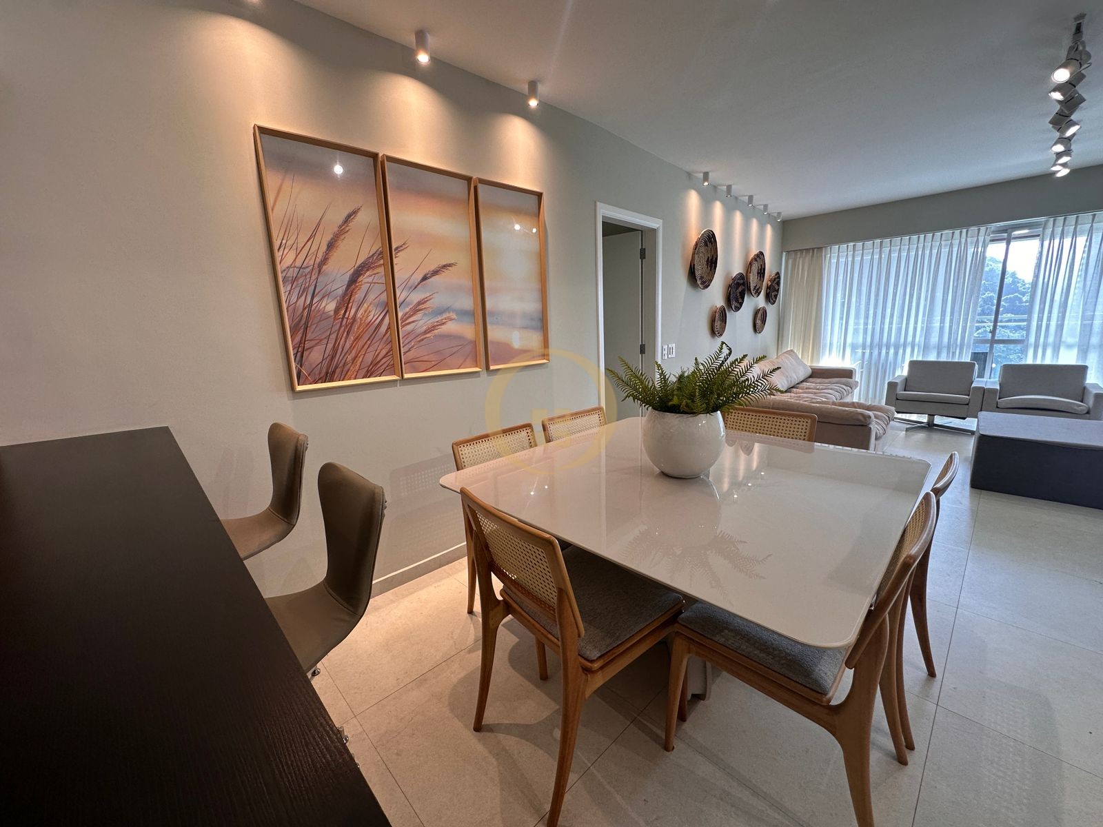 Apartamento Frente ao Mar nas Pitangueiras, Guarujá - SP