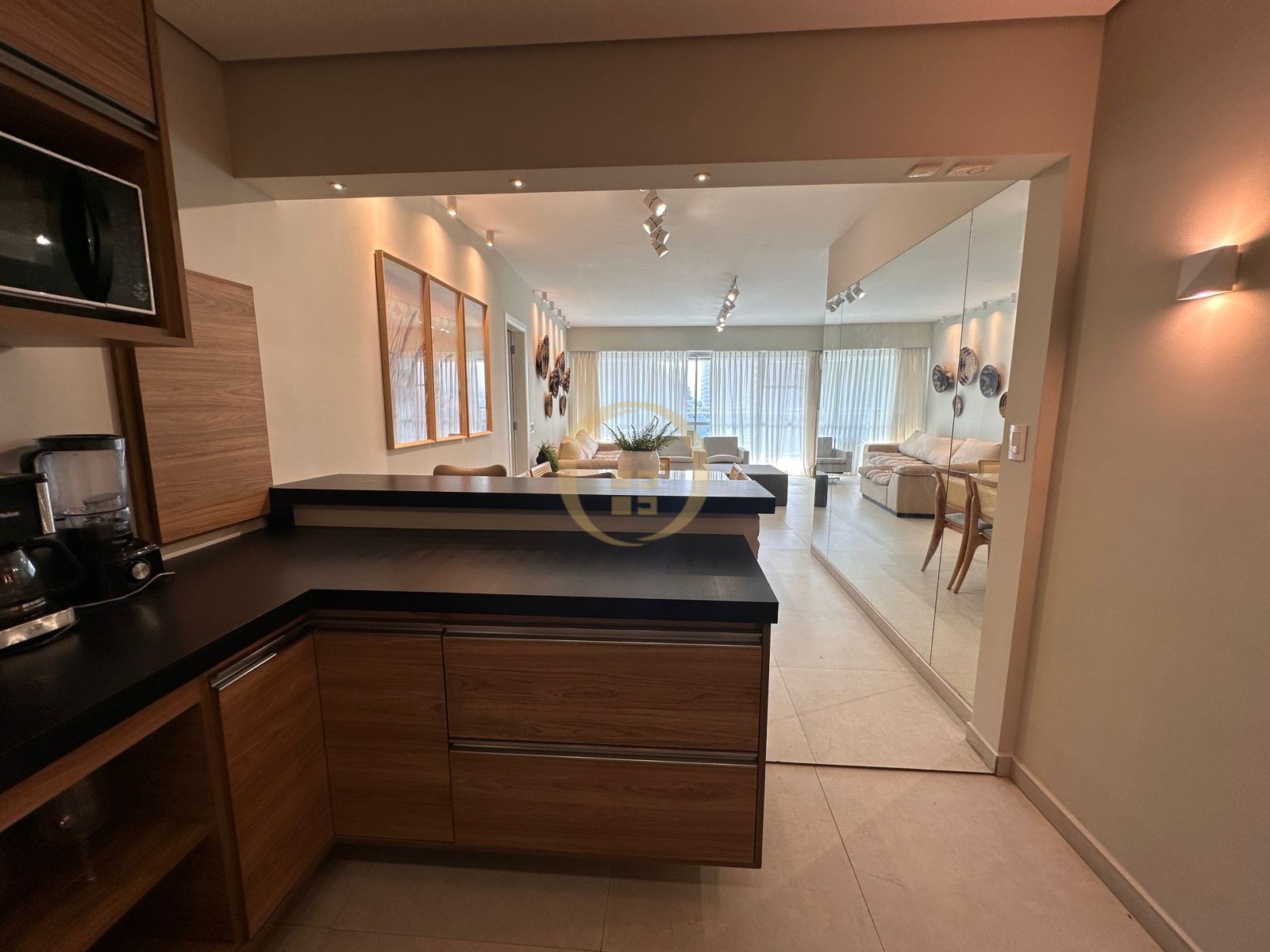 Apartamento Frente ao Mar nas Pitangueiras, Guarujá - SP