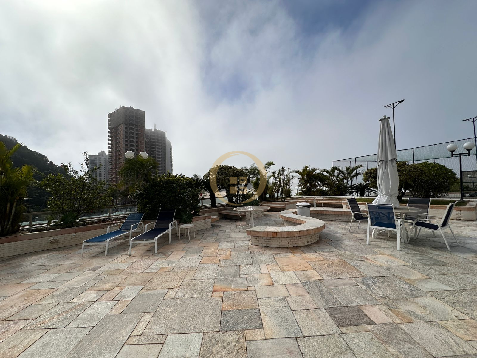 Apartamento Frente ao Mar nas Pitangueiras, Guarujá - SP