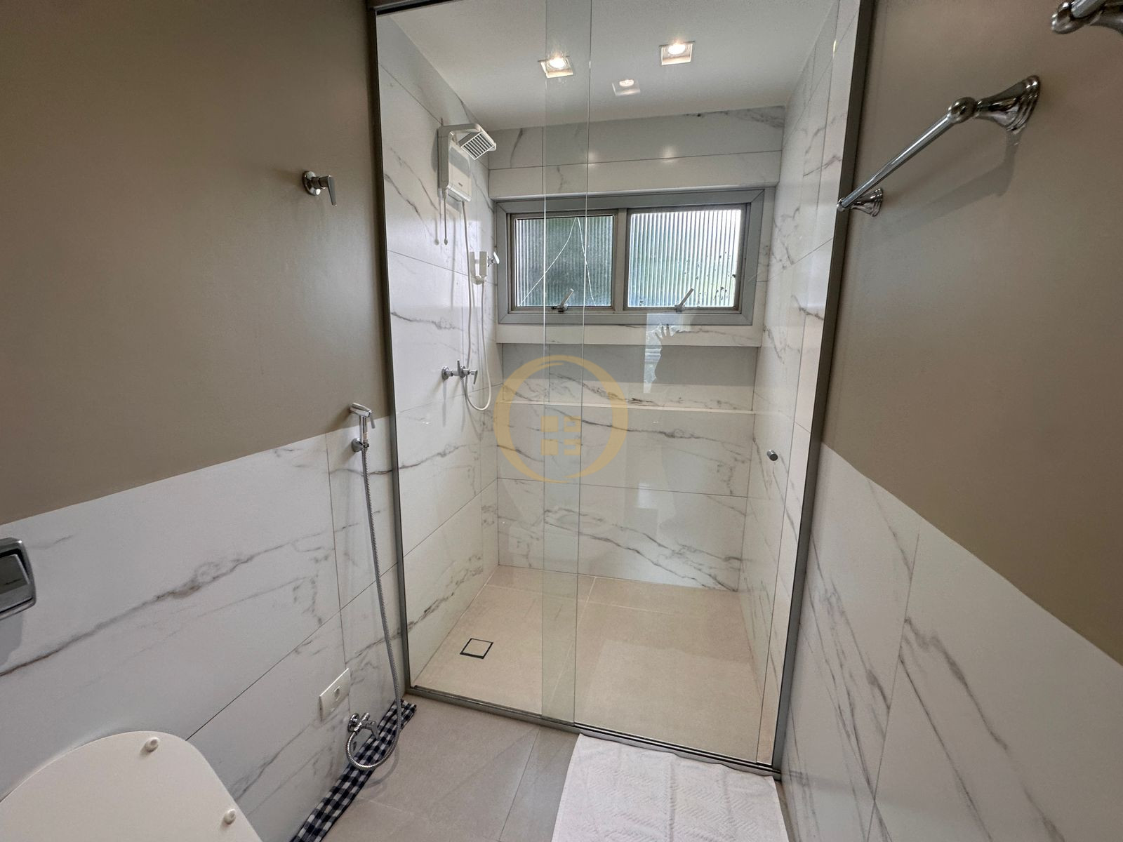 Apartamento Frente ao Mar nas Pitangueiras, Guarujá - SP