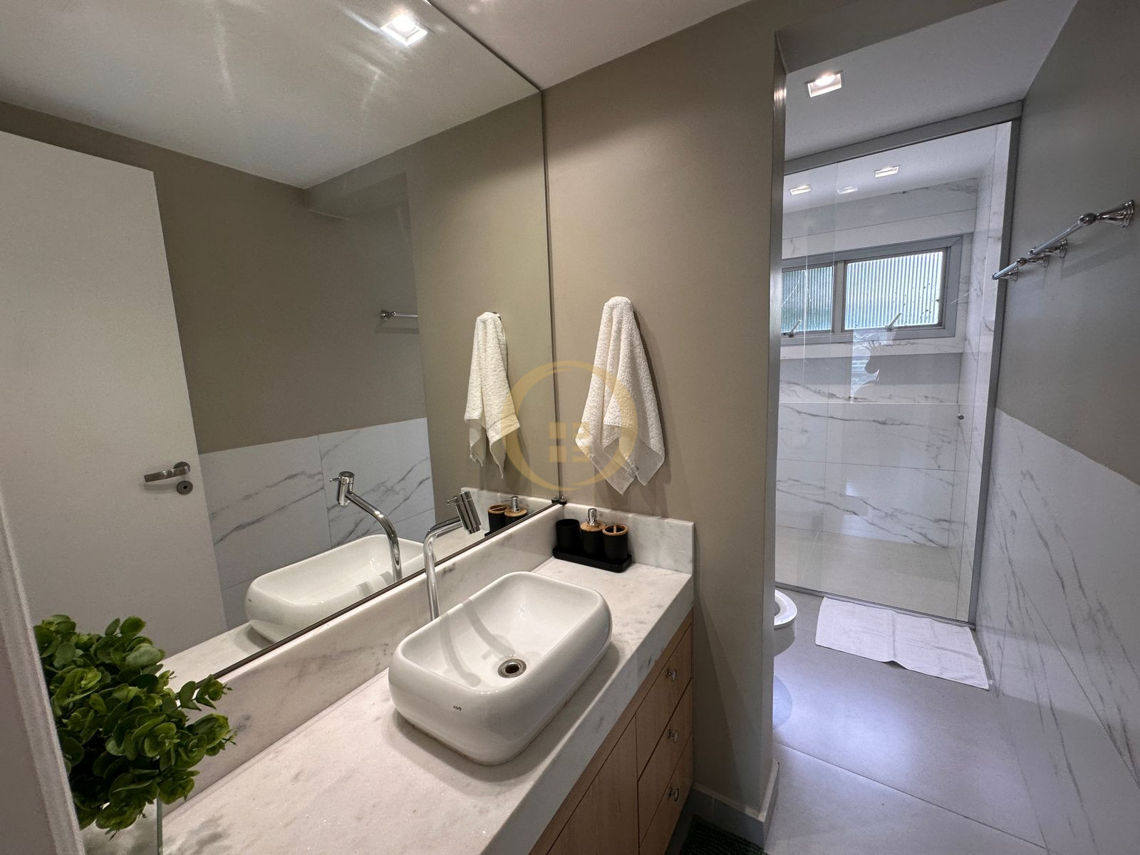 Apartamento Frente ao Mar nas Pitangueiras, Guarujá - SP