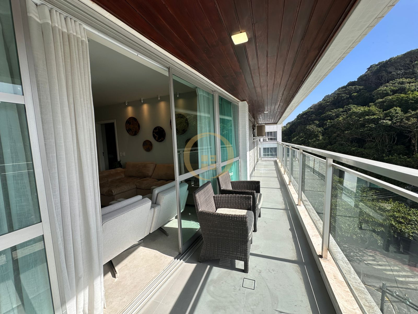 Apartamento Frente ao Mar nas Pitangueiras, Guarujá - SP