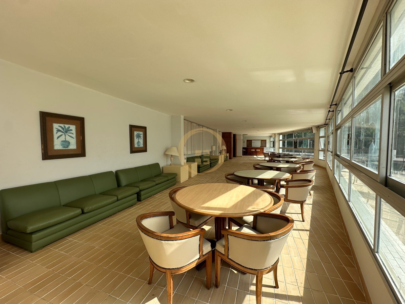 Apartamento Frente ao Mar nas Pitangueiras, Guarujá - SP