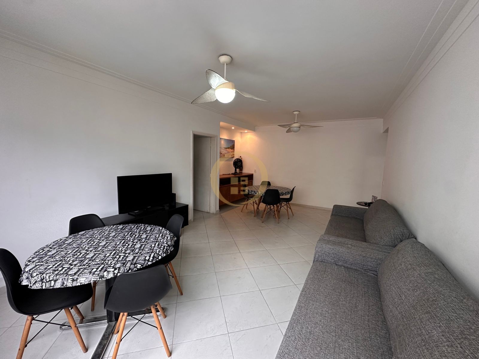 Apartamento na Praia das Pitangueiras, Guarujá - SP
