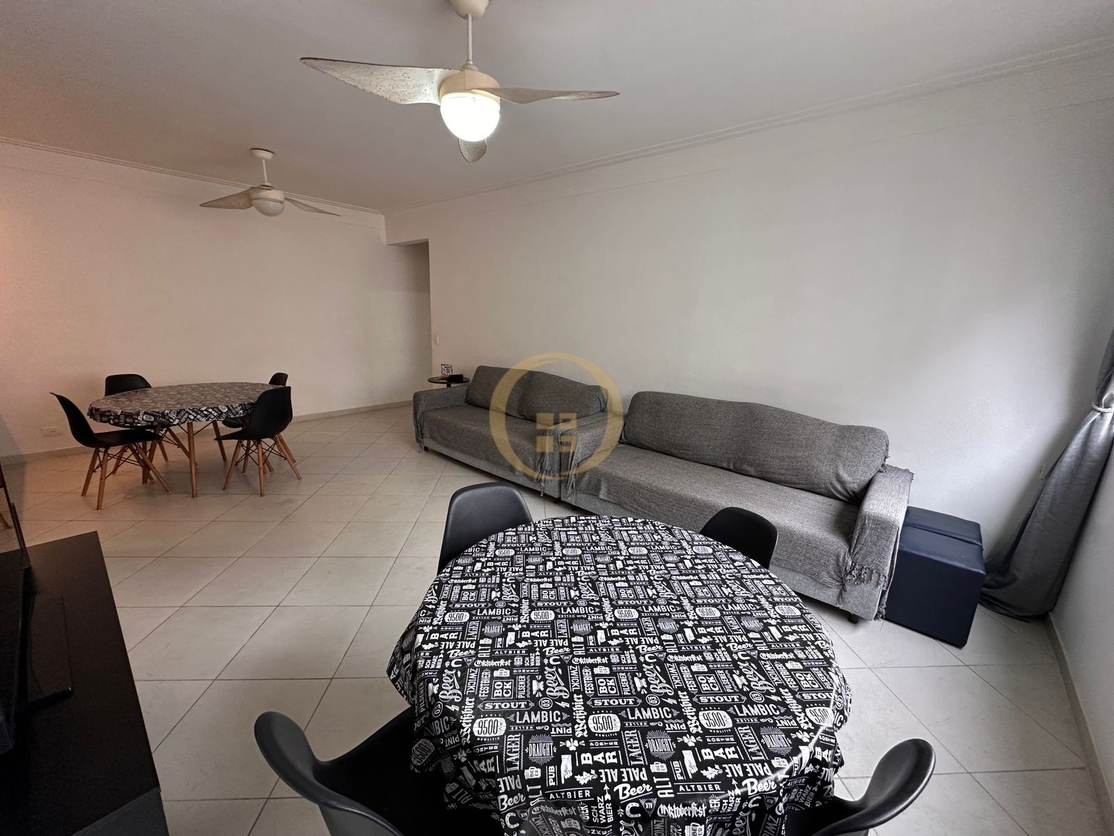 Apartamento na Praia das Pitangueiras, Guarujá - SP