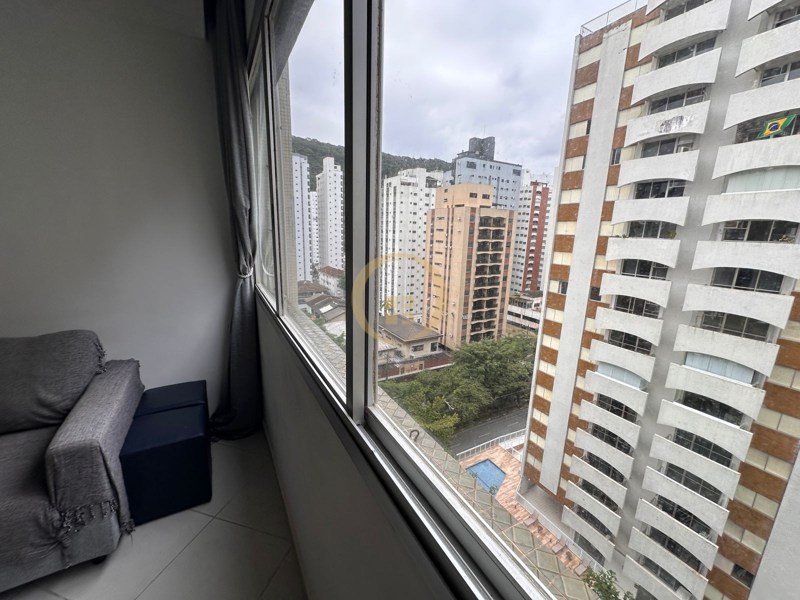 Apartamento na Praia das Pitangueiras, Guarujá - SP