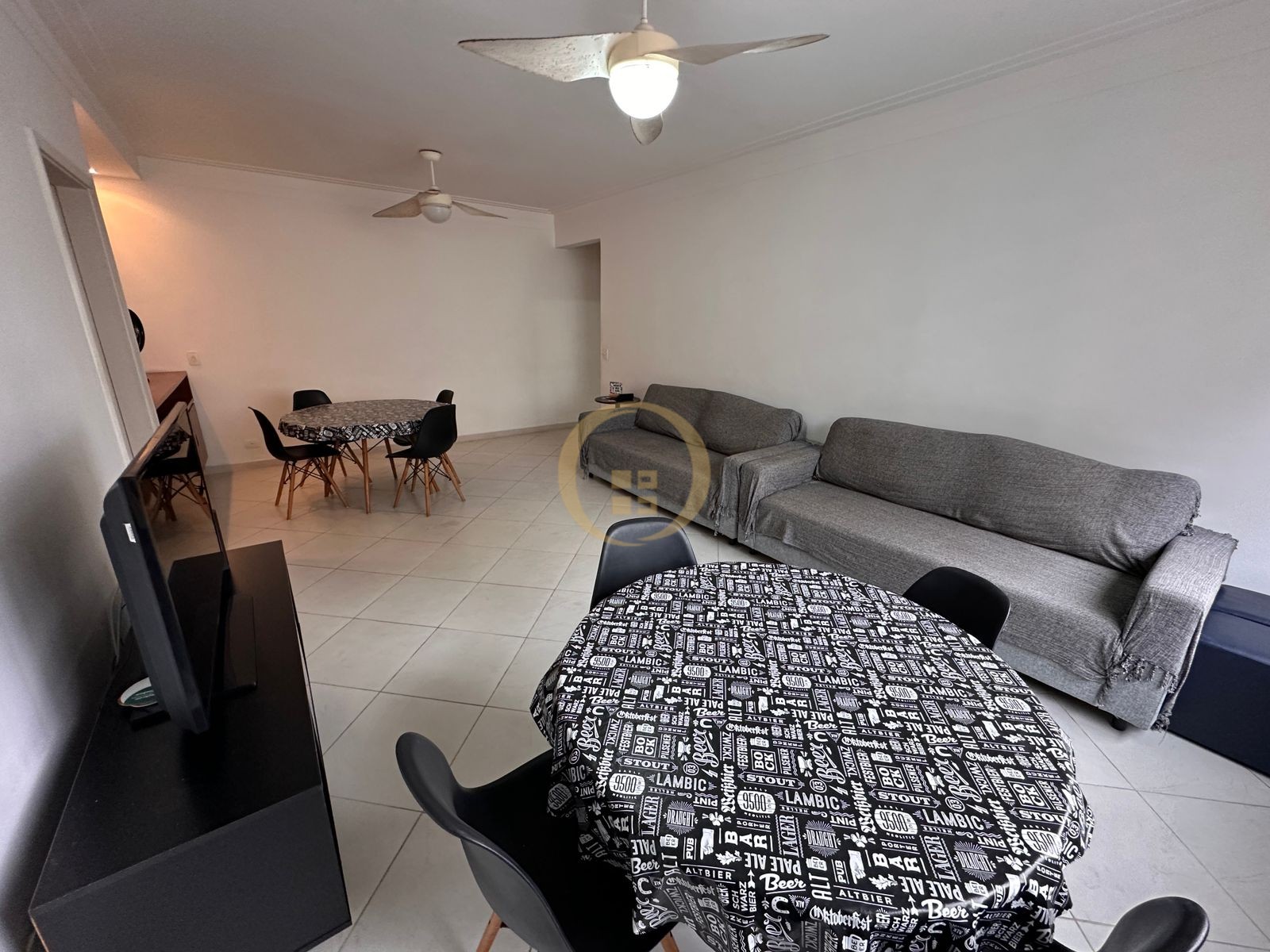 Apartamento na Praia das Pitangueiras, Guarujá - SP