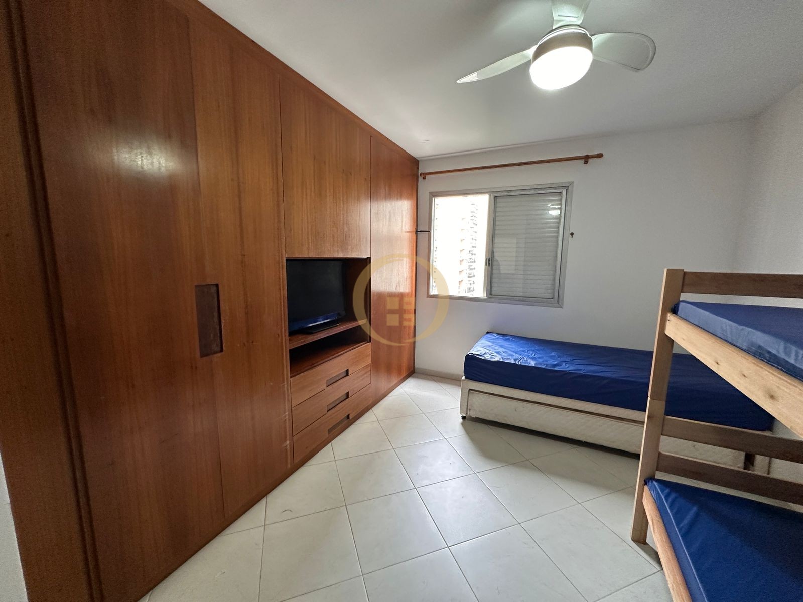 Apartamento na Praia das Pitangueiras, Guarujá - SP