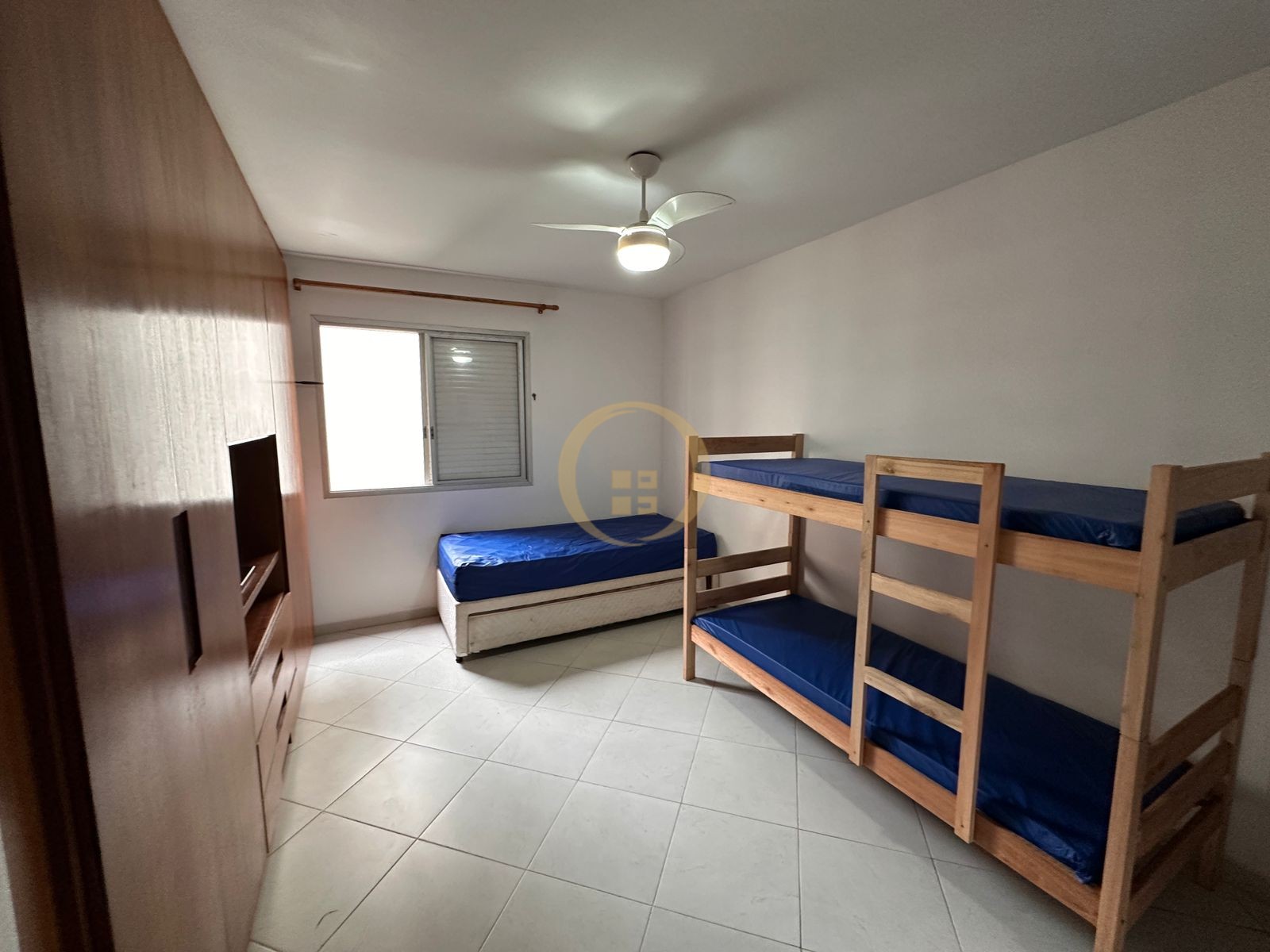Apartamento na Praia das Pitangueiras, Guarujá - SP