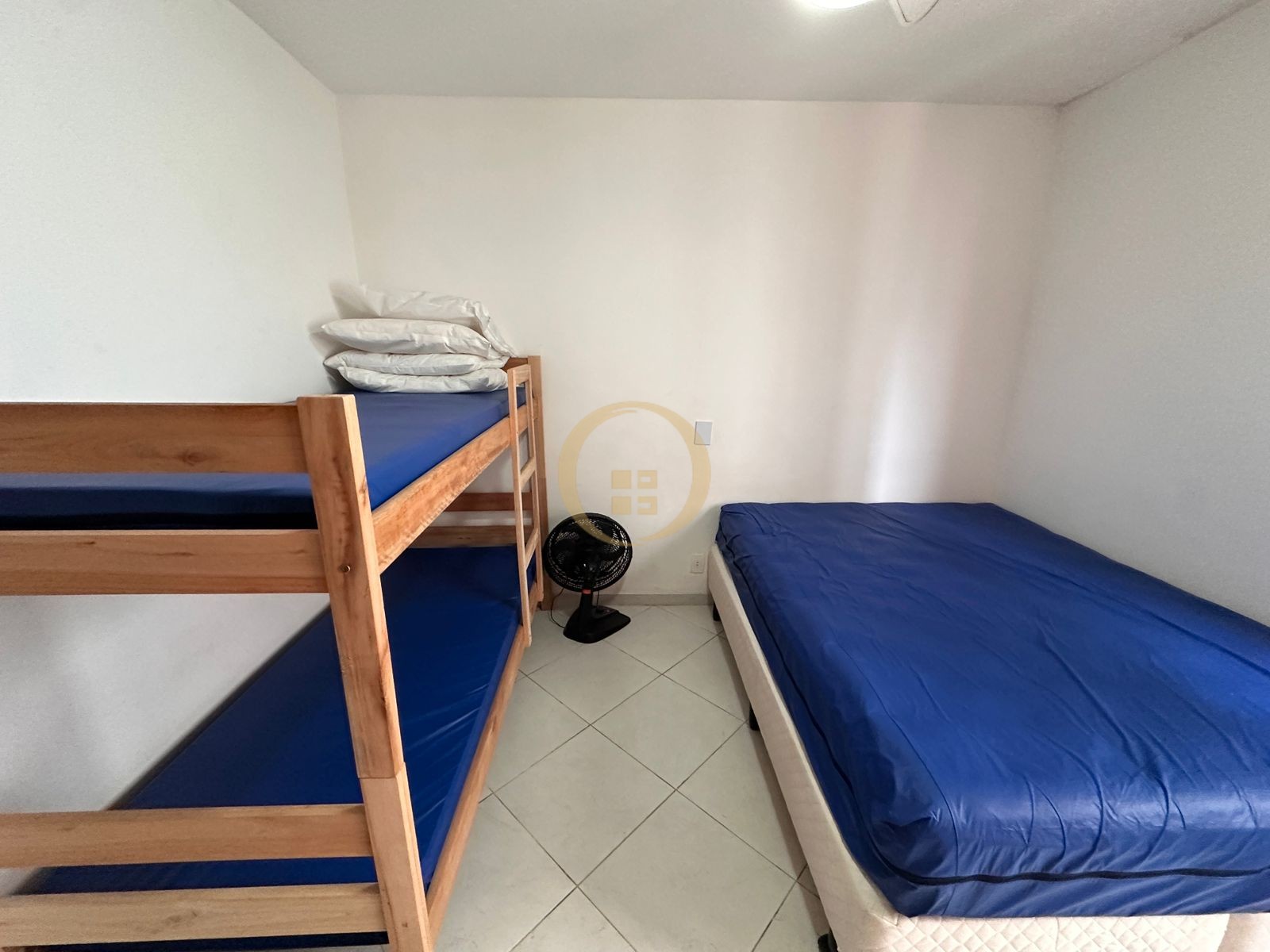Apartamento na Praia das Pitangueiras, Guarujá - SP