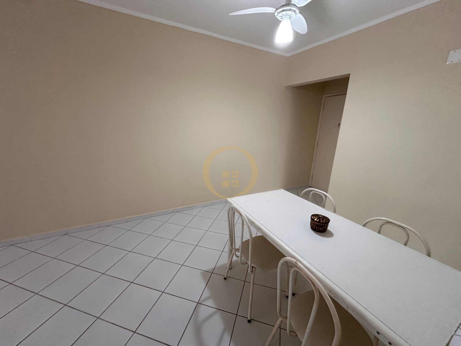 Apartamento na Praia das Pitangueiras, Guarujá - SP