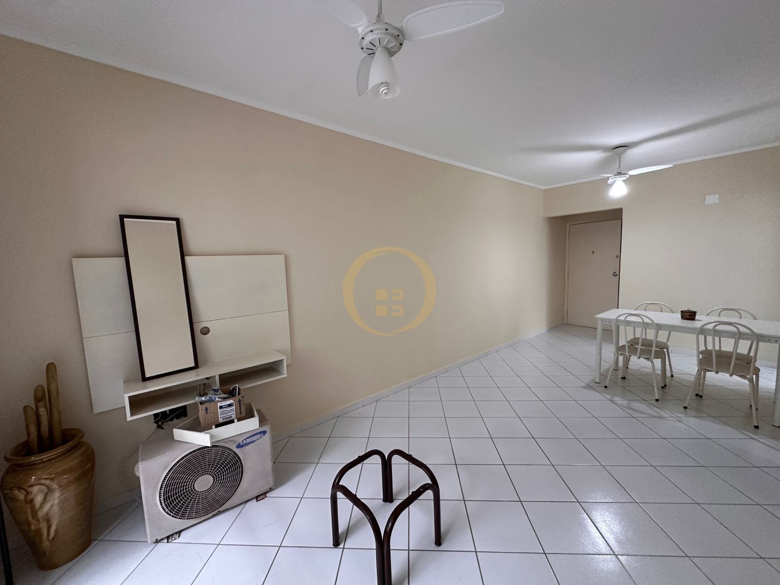 Apartamento na Praia das Pitangueiras, Guarujá - SP