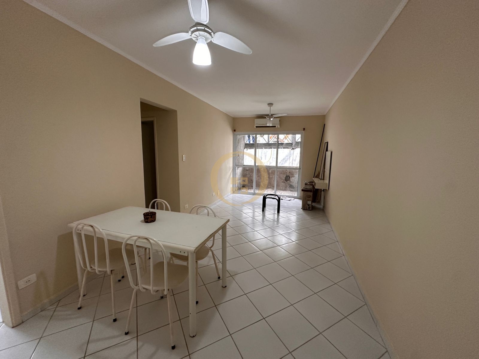 Apartamento na Praia das Pitangueiras, Guarujá - SP