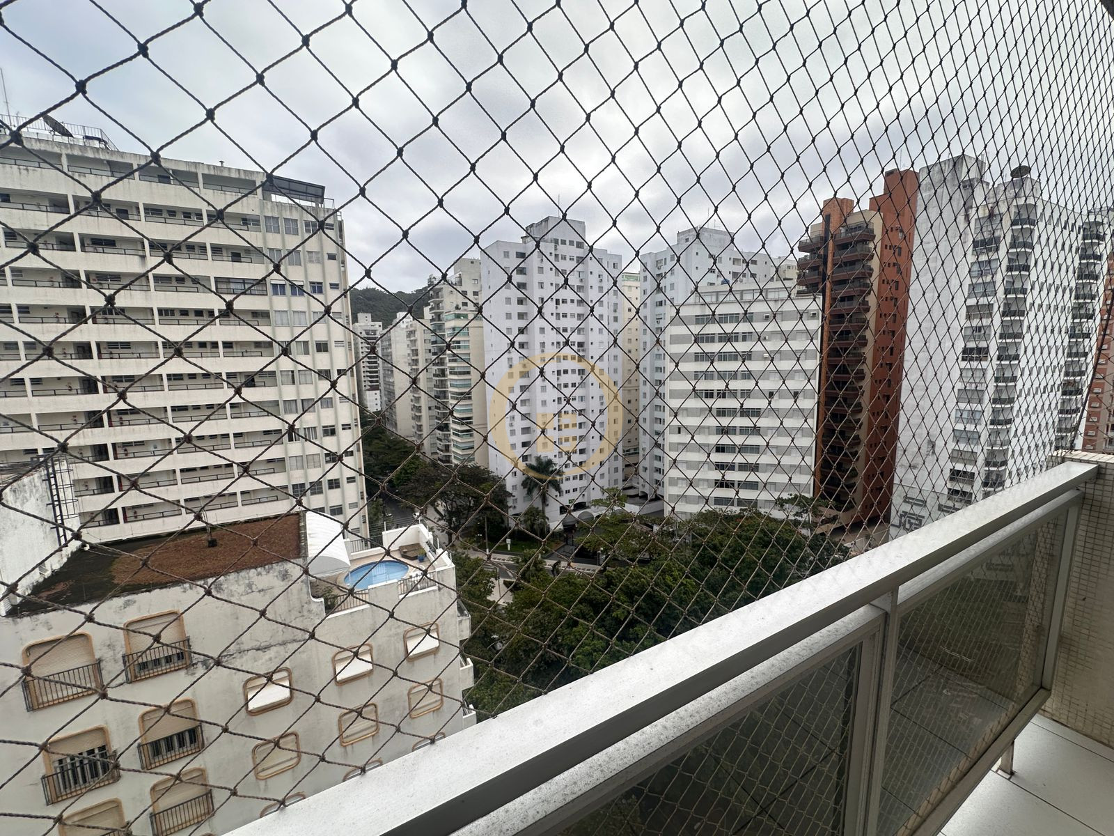 Apartamento na Praia das Pitangueiras, Guarujá - SP