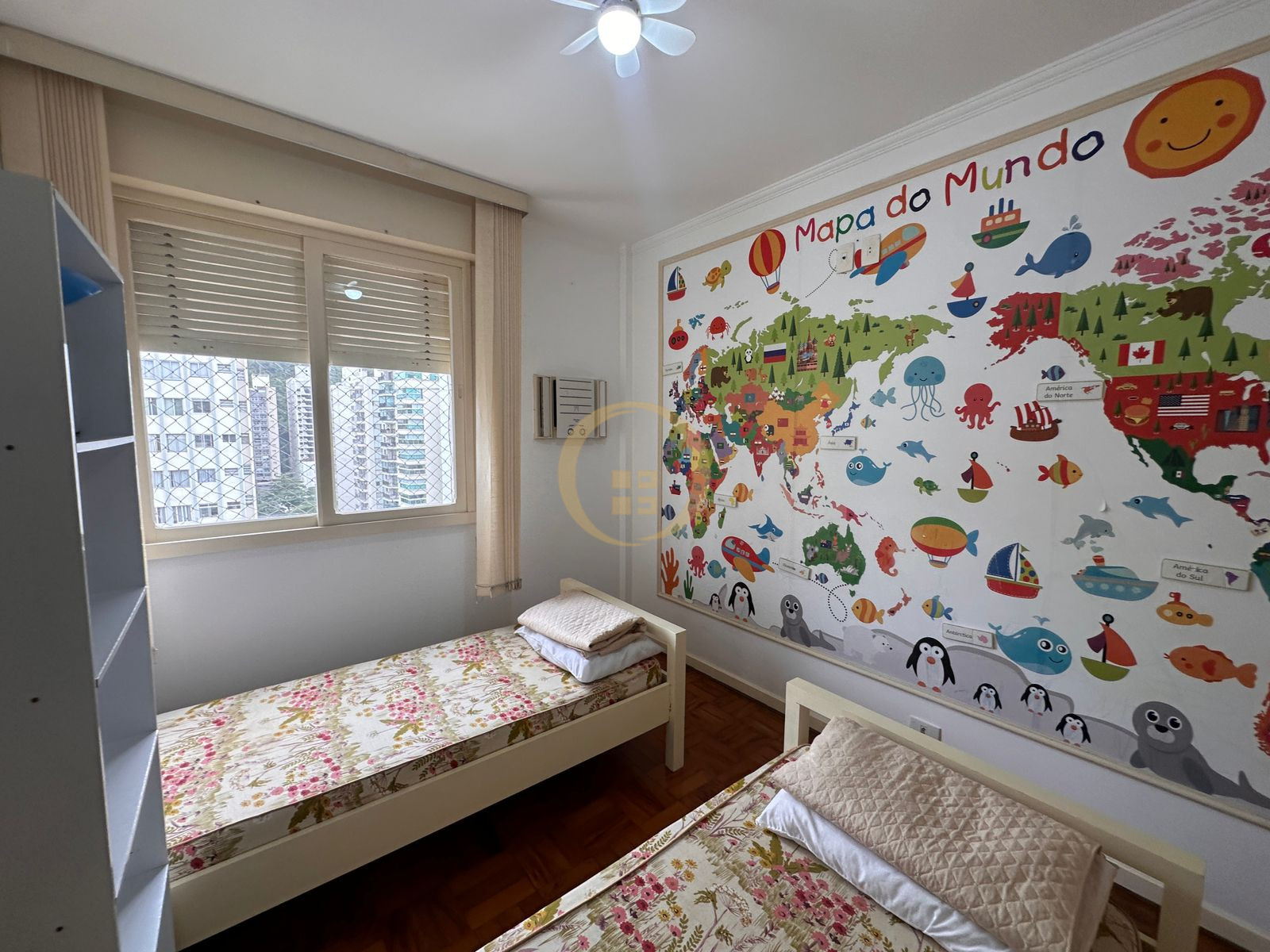 Apartamento na Praia das Pitangueiras, Guarujá - SP