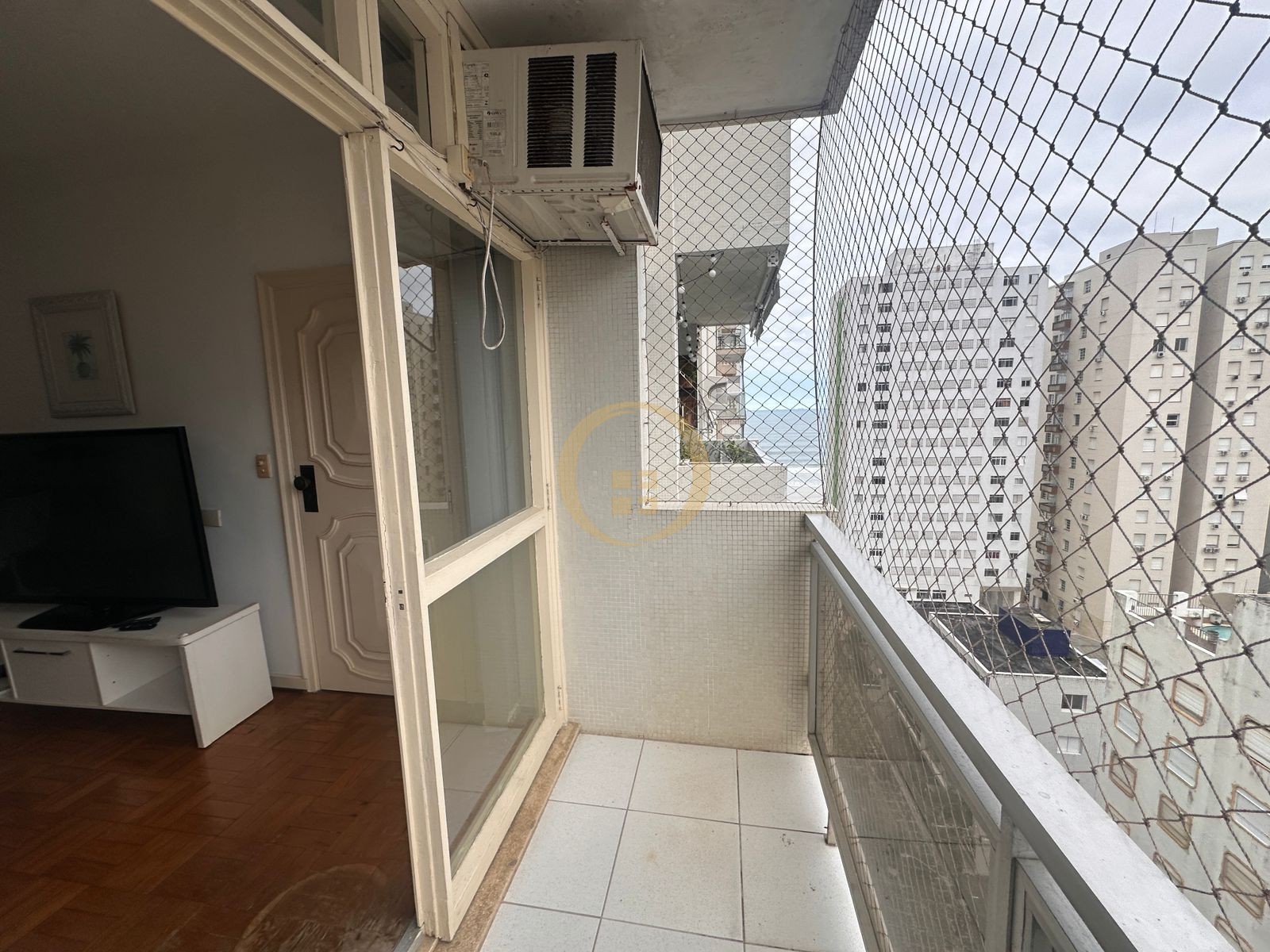 Apartamento na Praia das Pitangueiras, Guarujá - SP