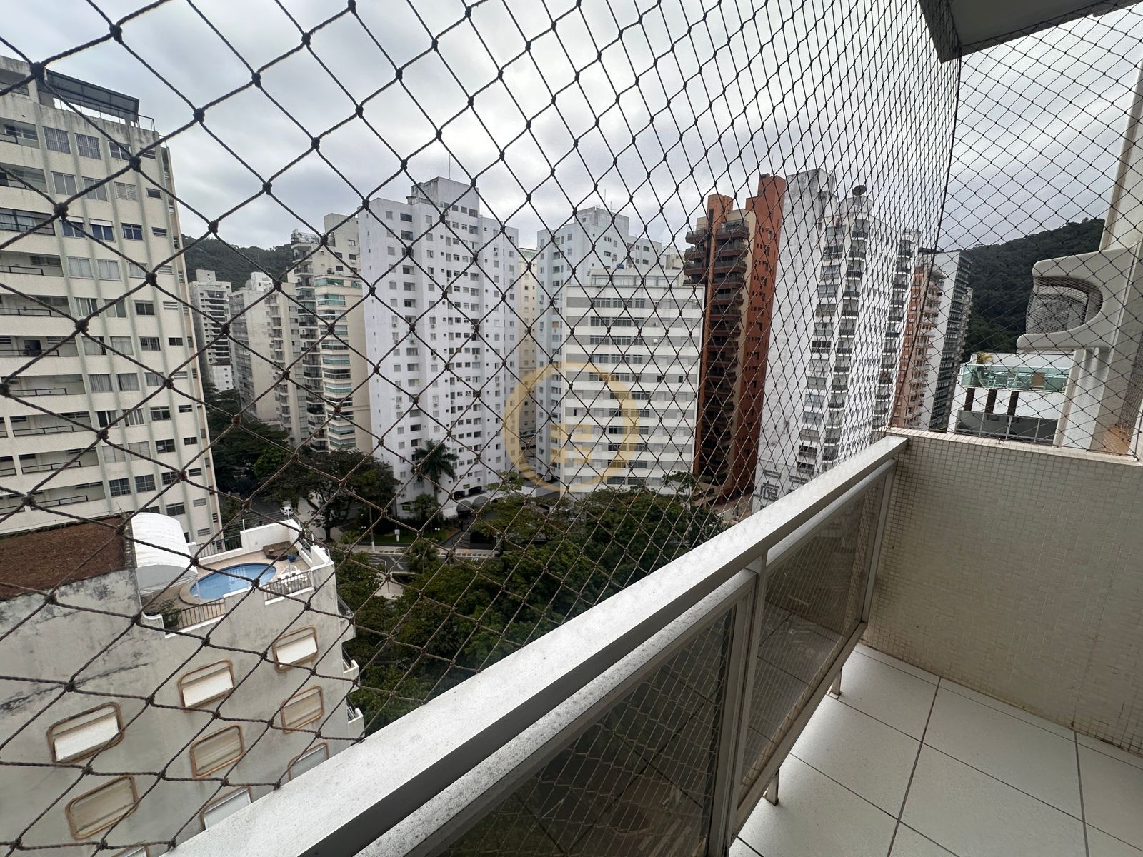 Apartamento na Praia das Pitangueiras, Guarujá - SP