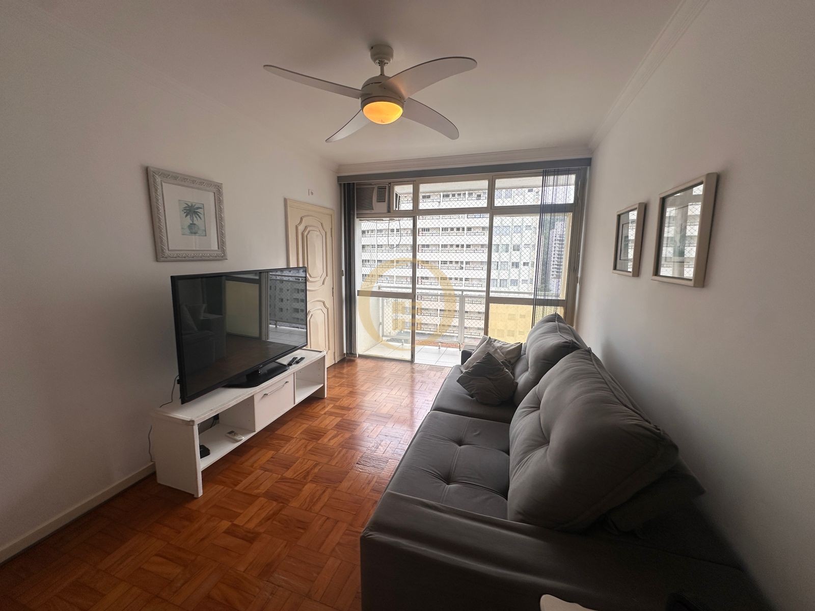 Apartamento na Praia das Pitangueiras, Guarujá - SP