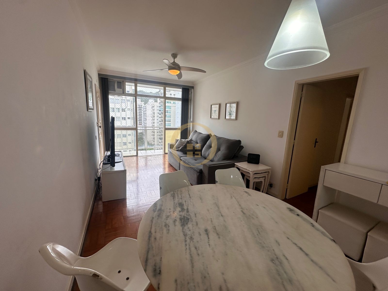 Apartamento na Praia das Pitangueiras, Guarujá - SP