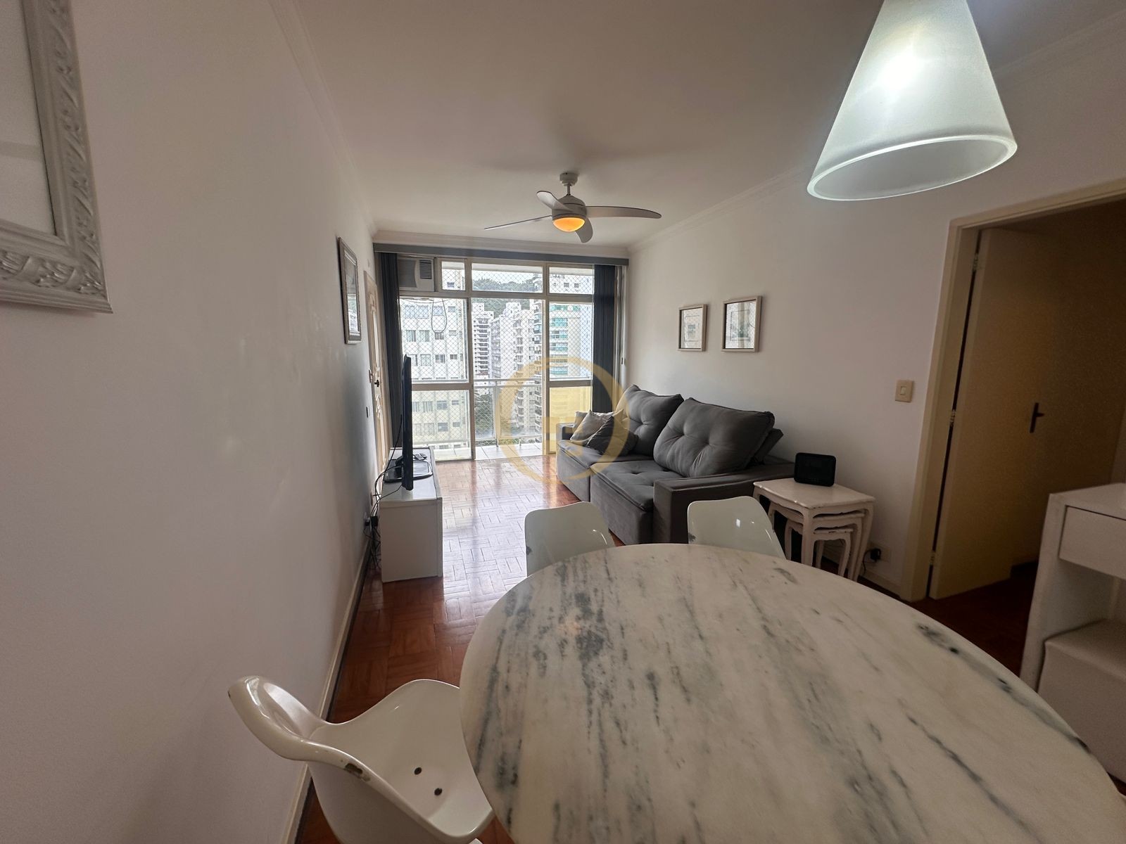 Apartamento na Praia das Pitangueiras, Guarujá - SP