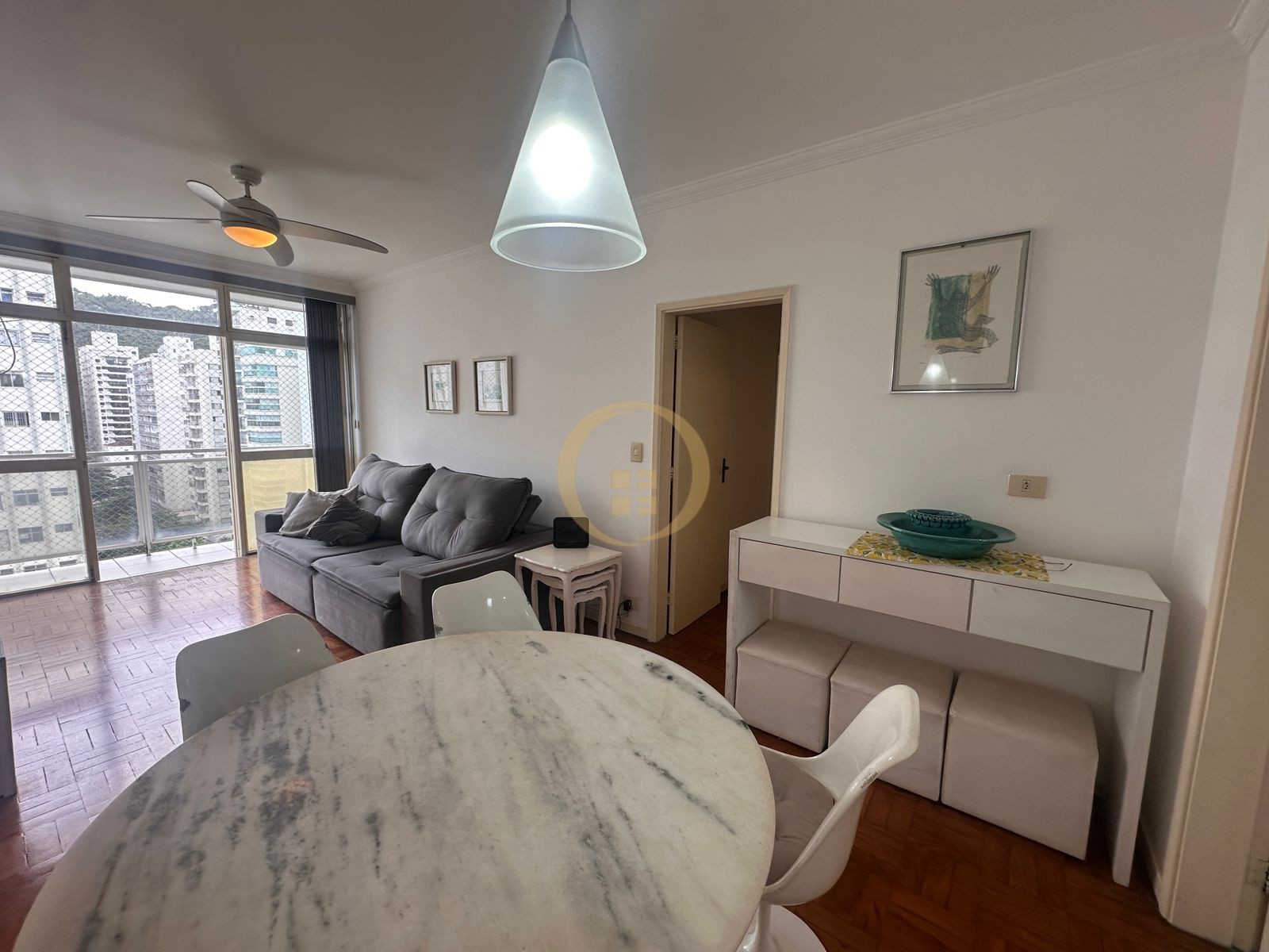 Apartamento na Praia das Pitangueiras, Guarujá - SP