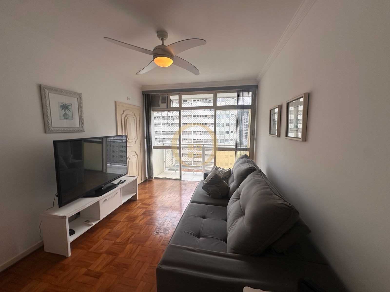 Apartamento na Praia das Pitangueiras, Guarujá - SP