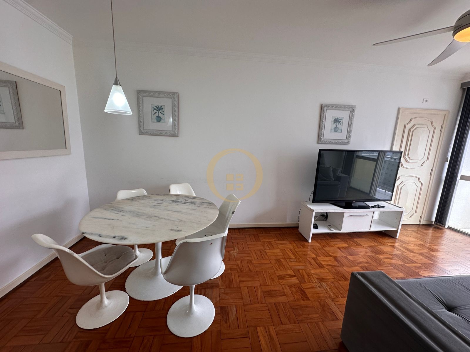 Apartamento na Praia das Pitangueiras, Guarujá - SP