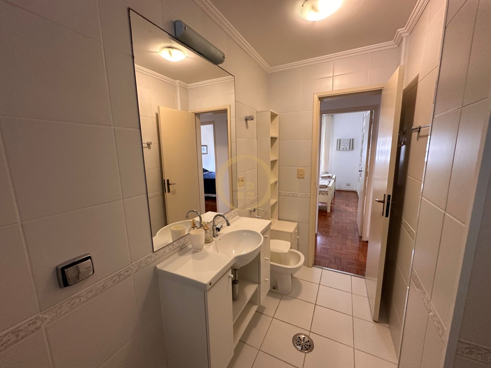 Apartamento na Praia das Pitangueiras, Guarujá - SP