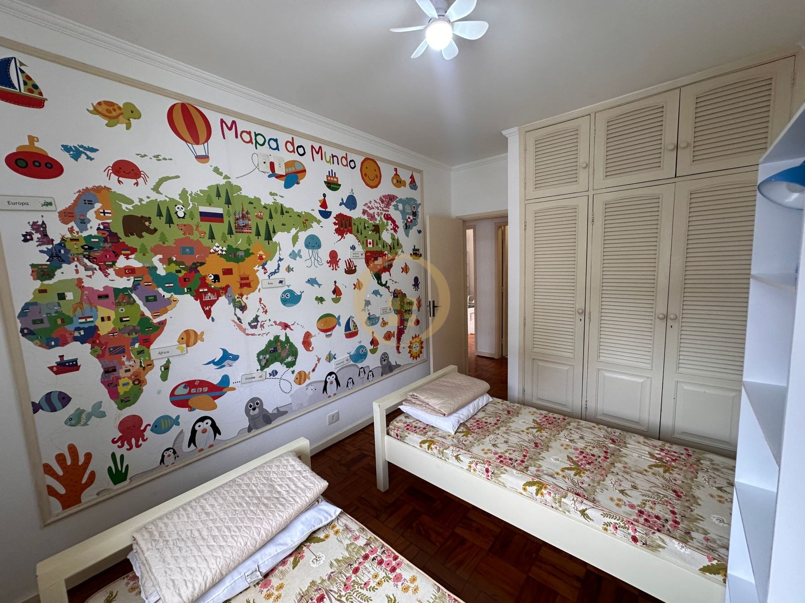 Apartamento na Praia das Pitangueiras, Guarujá - SP
