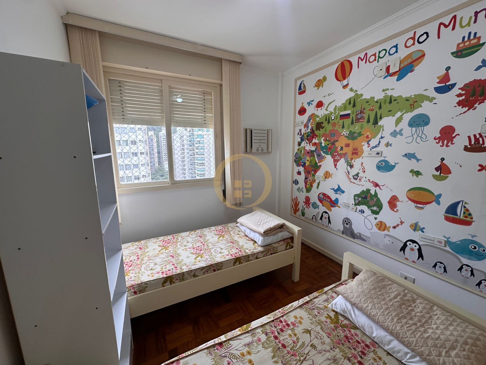Apartamento na Praia das Pitangueiras, Guarujá - SP