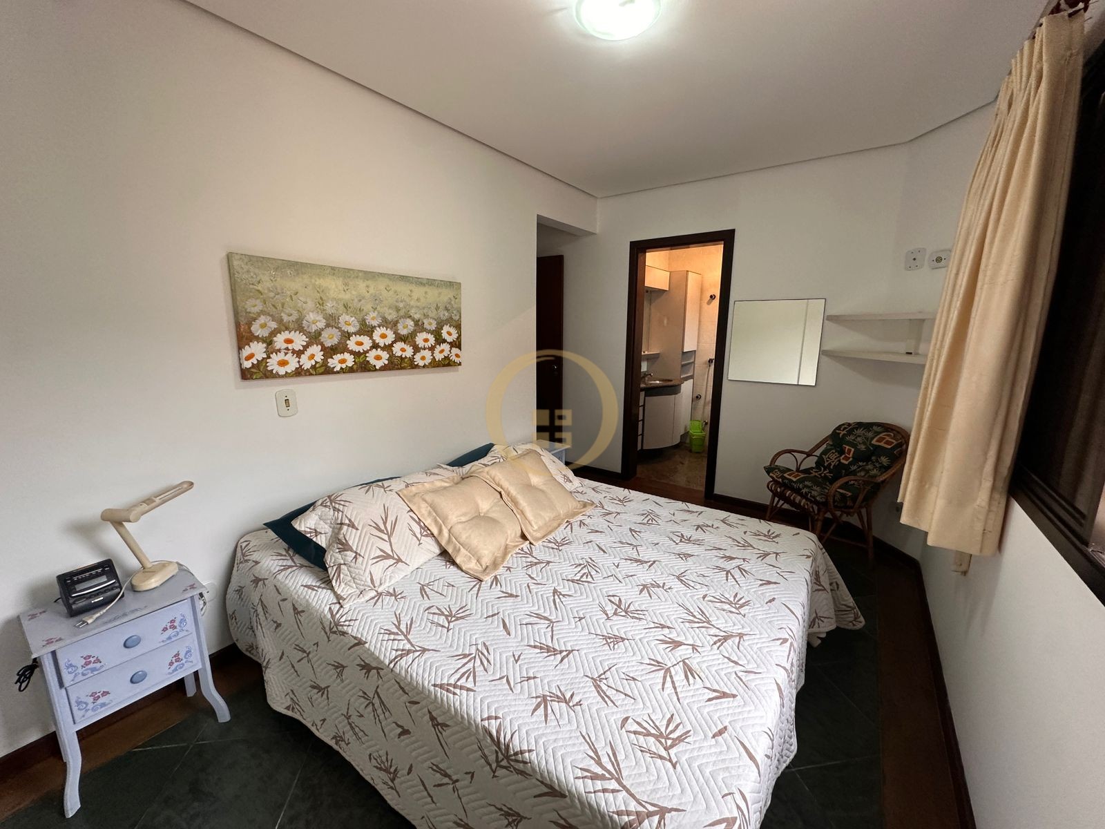 Apartamento na Praia das Pitangueiras, Guarujá - SP