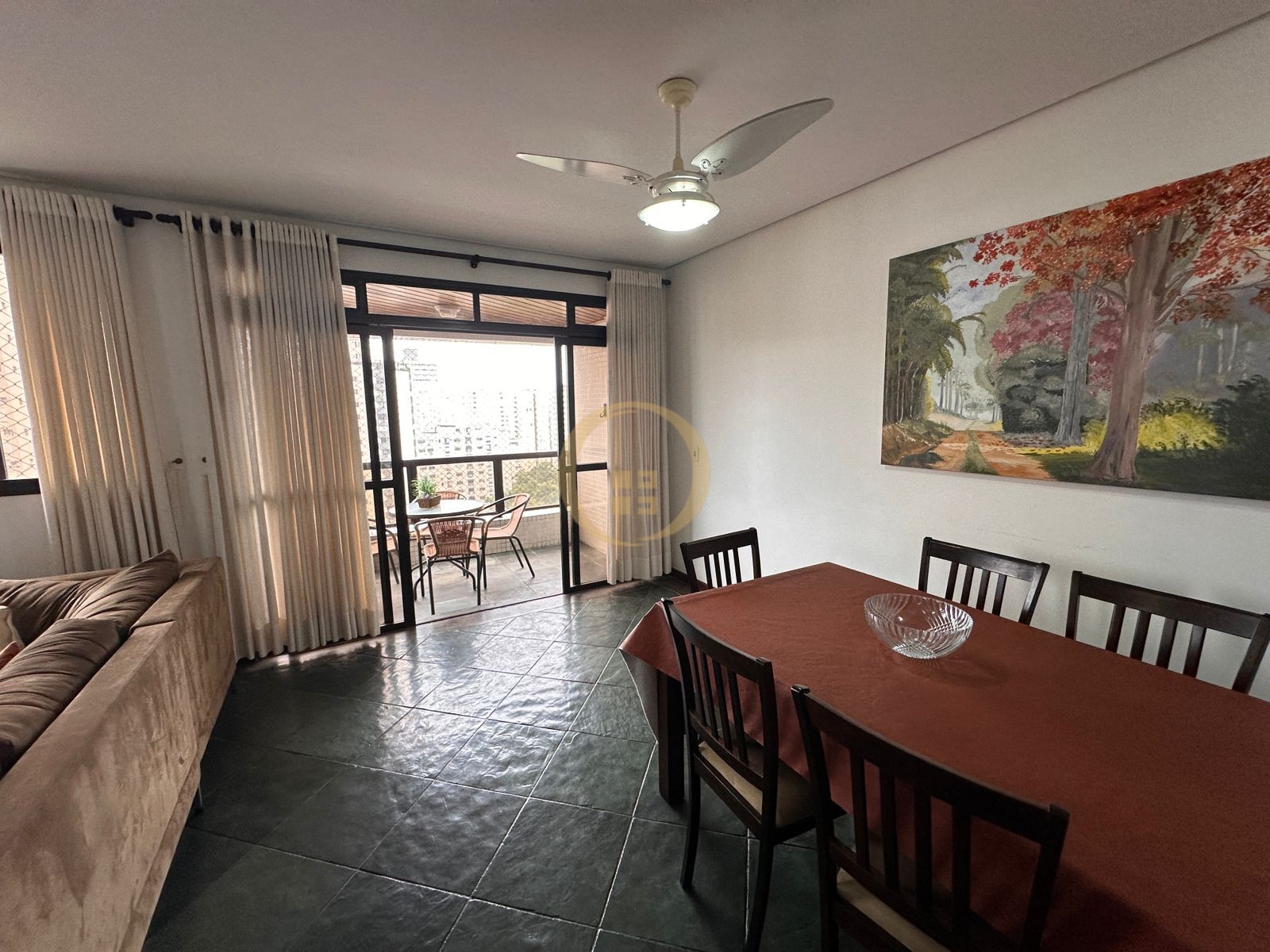 Apartamento na Praia das Pitangueiras, Guarujá - SP